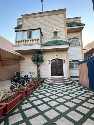 7 Bedroom Villa for Sale in Riyadh, Riyadh Region - 10-Room Villa For Sale on Al Moshtal Street, Riyadh