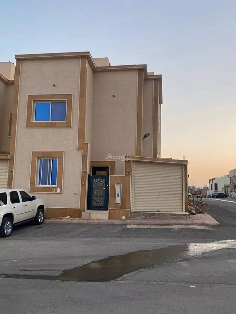 4 Bedrooms Villa For Sale in Al Mahdiyah, Riyadh