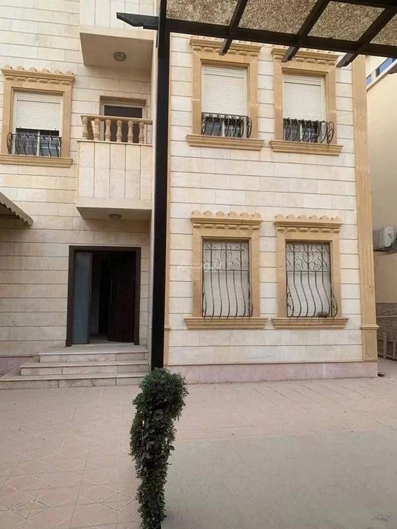 9 Rooms Villa For Sale in Taiba District, Jeddah
