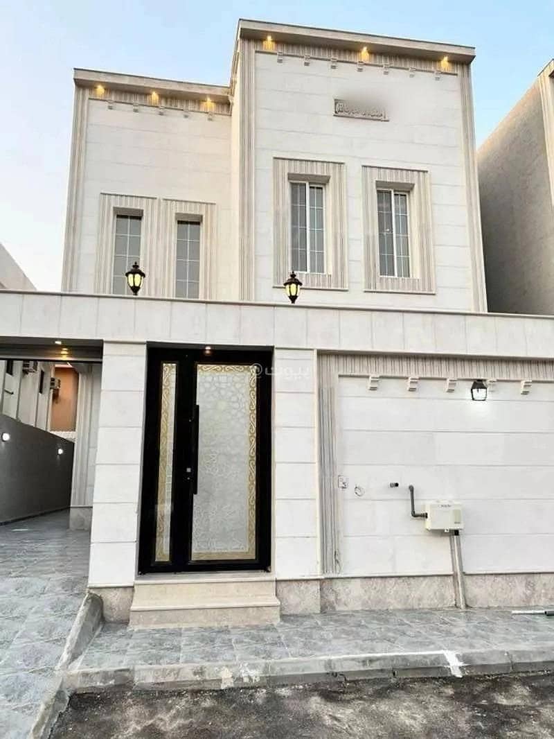8 Rooms Villa For Sale in Badr, Al-Dammam