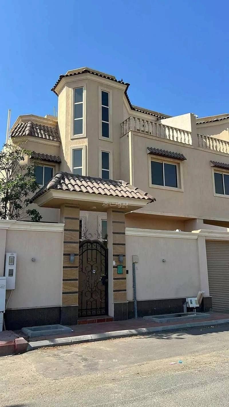 5 Rooms Villa For Sale on Bajir Bin Alawam Street, Jeddah