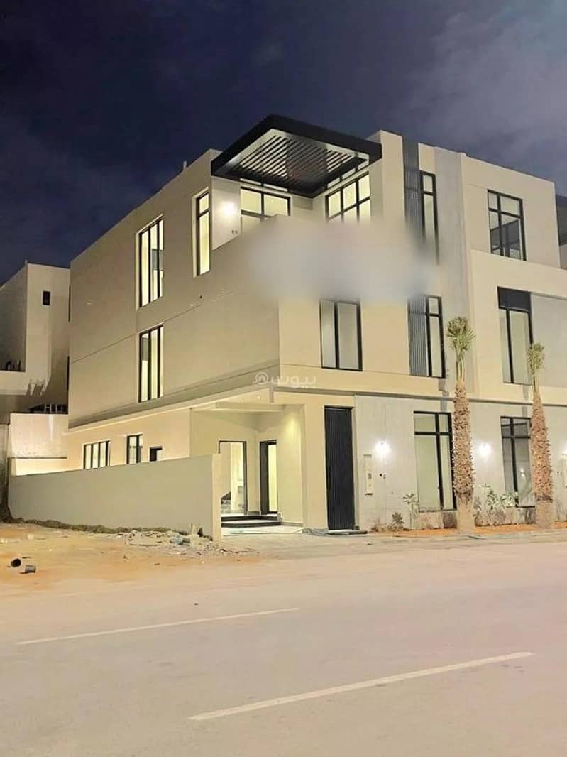 4-Room Villa For Sale in Al Mahdiyah District, Riyadh