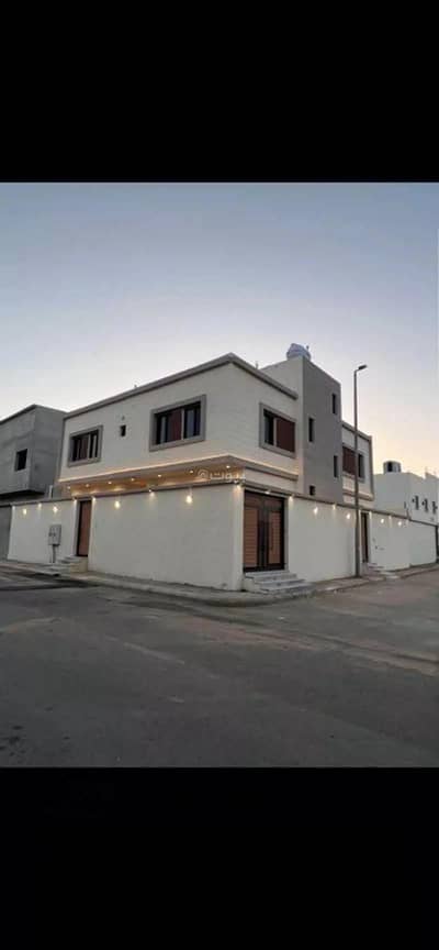 8 Bedroom Villa for Sale in Taif, Western Region - 8 Rooms Villa For Sale on Ibn Sina Street, Al Taif