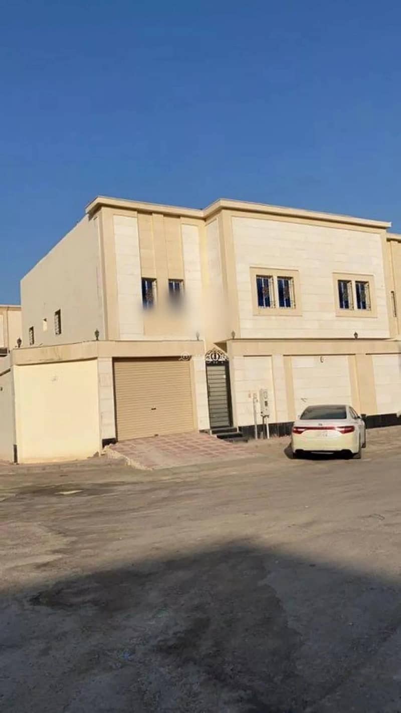 5 Room Villa for Sale in King Fahad Suburb, Dammam