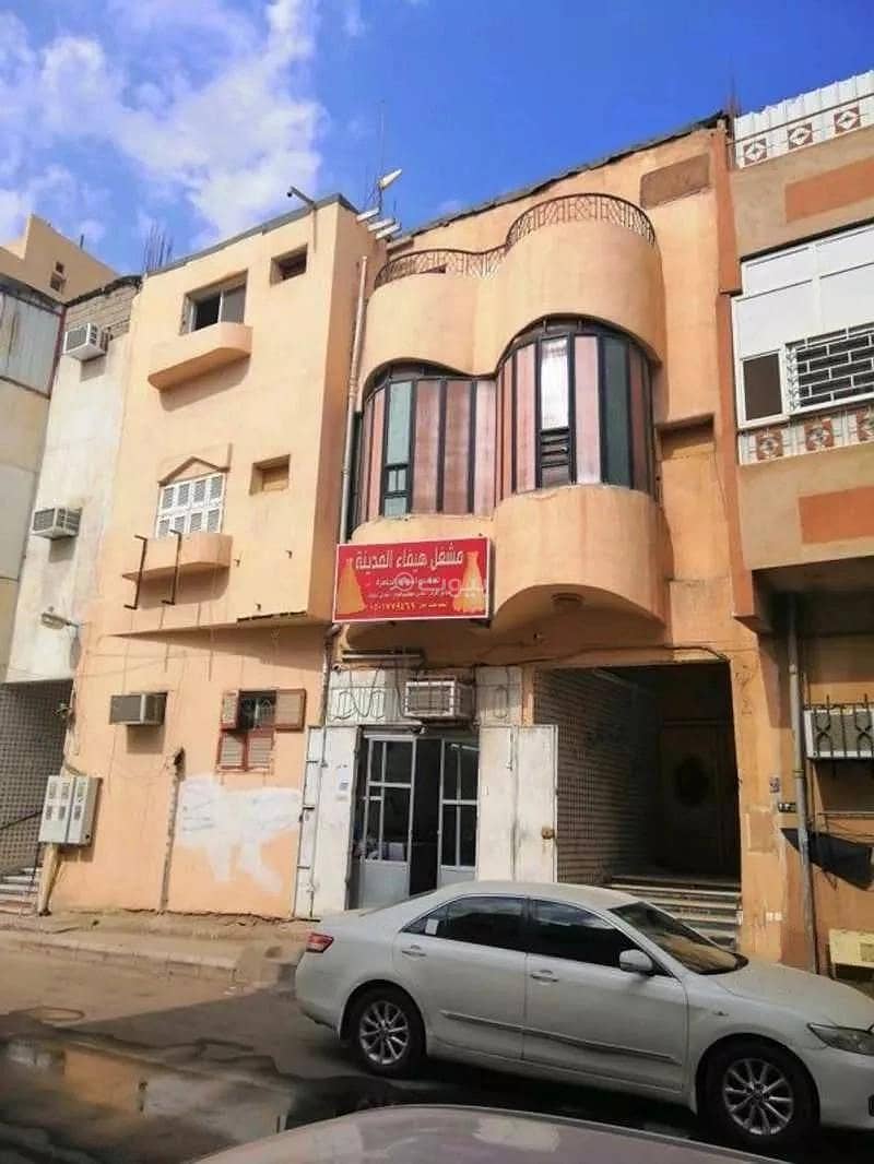 8 Rooms Building for Sale in Al Anabis, Al Madinah