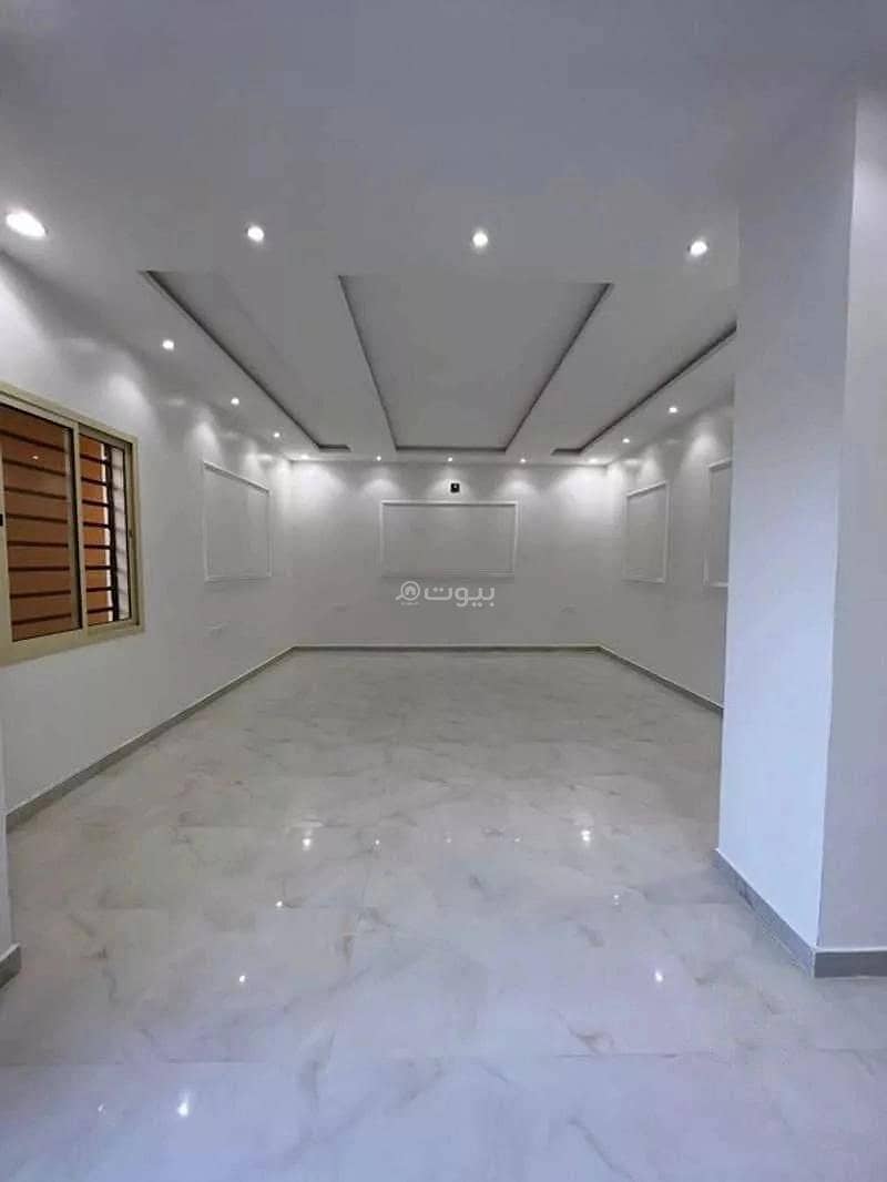 9-Room Villa For Sale on Street 15, Riyadh