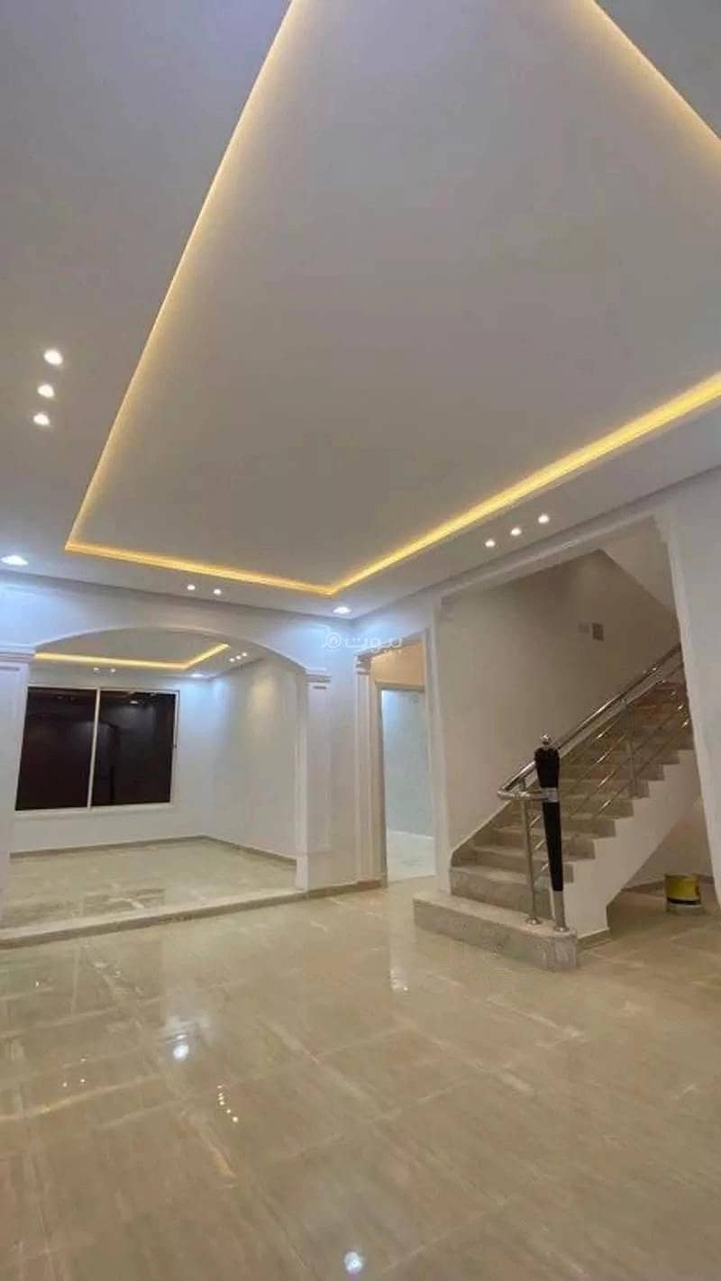 9 Rooms Villa For Sale on Mahsoon Jalal Street, Riyadh