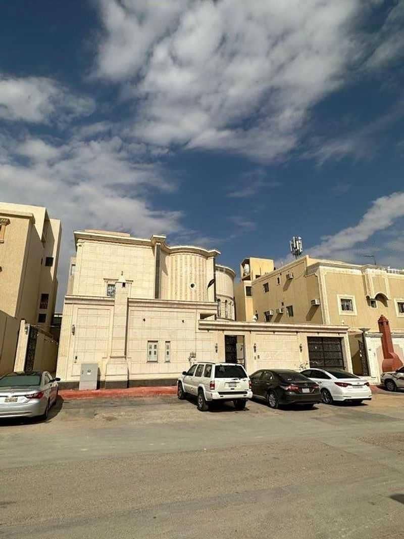 10 Rooms Villa For Sale in Dhahrat Laban, Riyadh
