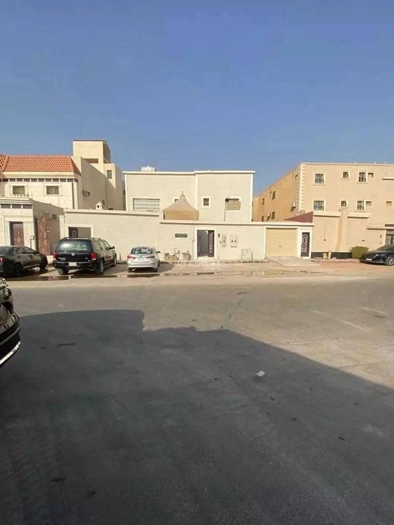 10 Room Villa For Sale on 20th Western Street, Riyadh