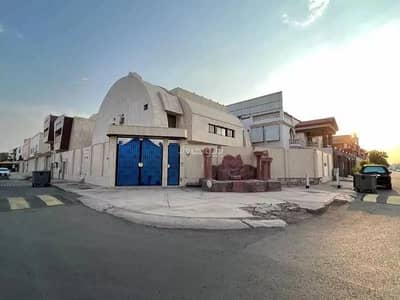 5 Bedroom Villa for Sale in Madina, Al Madinah Region - 12 Rooms Villa For Sale in Bir Uthman, Al Madinah