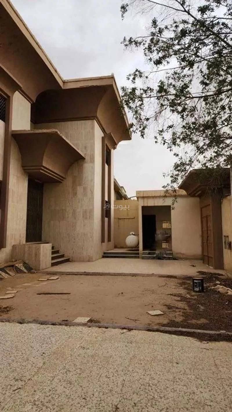 10 Rooms Villa For Sale on Dhamar Street, Sultanah, Riyadh