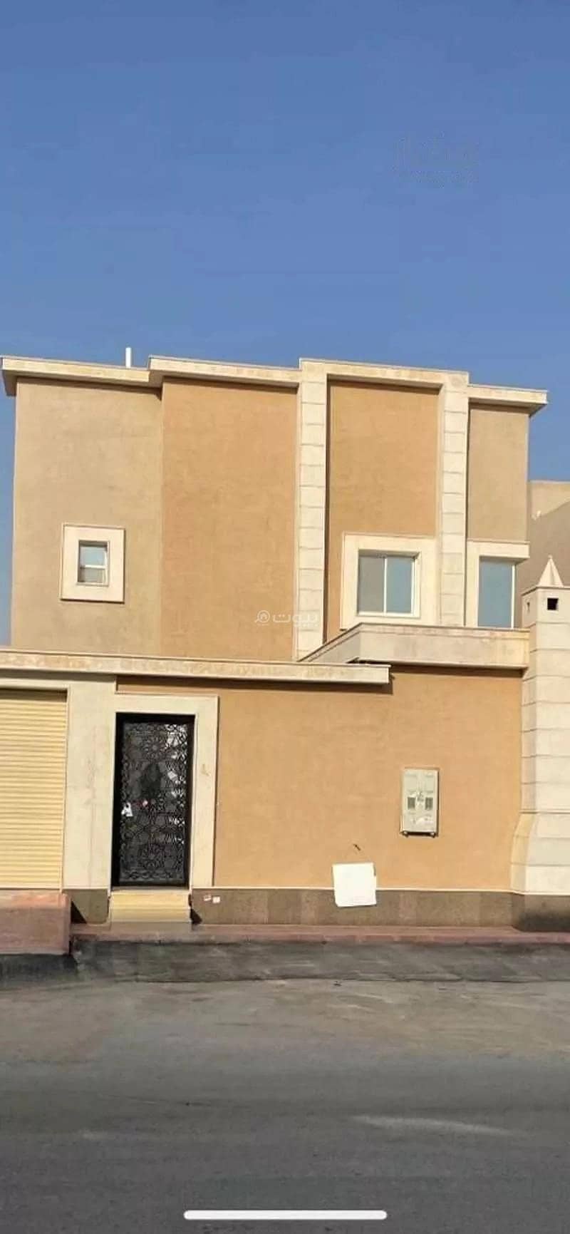 11 Rooms Villa For Sale on Al Imam Muslim Street, Riyadh