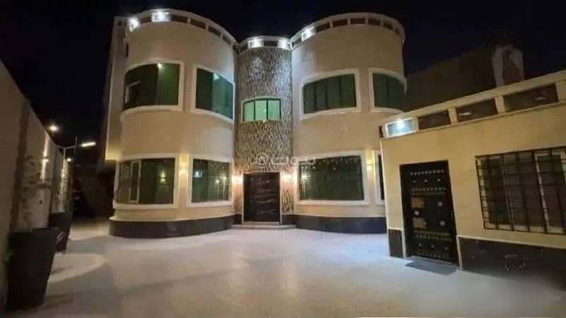 10 Rooms Villa For Sale on Al Nuaimi Street, Riyadh