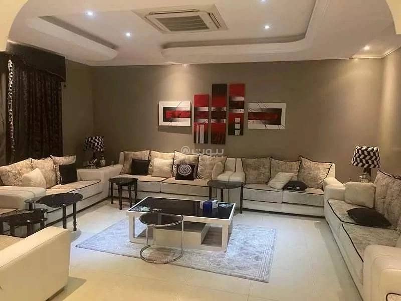 8 Rooms Villa For Sale on 35 Street, Riyadh