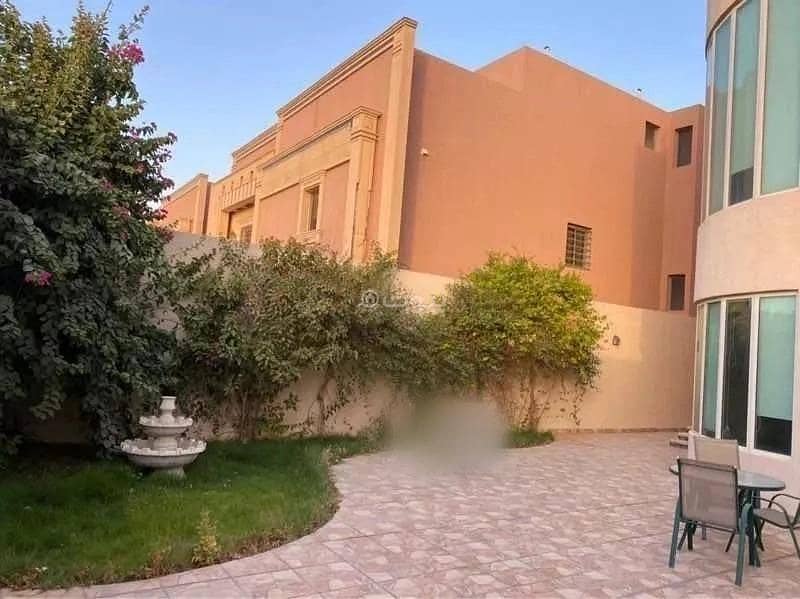 17-Room Villa for Sale - Street 38, Riyadh