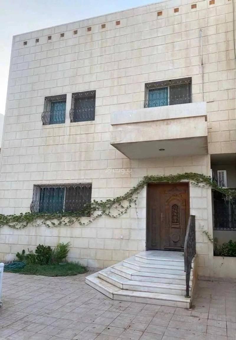 5 Rooms Villa For Sale on Street 15, Riyadh