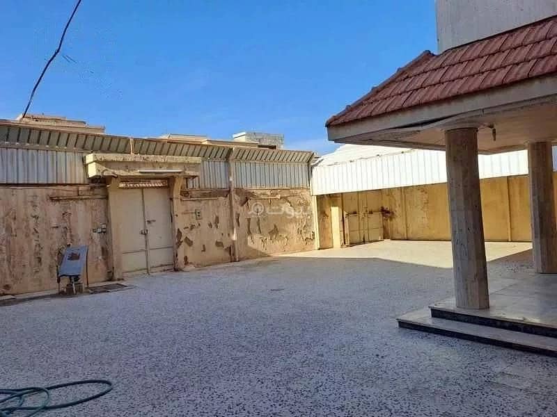 10-Room Villa For Sale on Al Hassan Ibn Al Harith Street, Riyadh