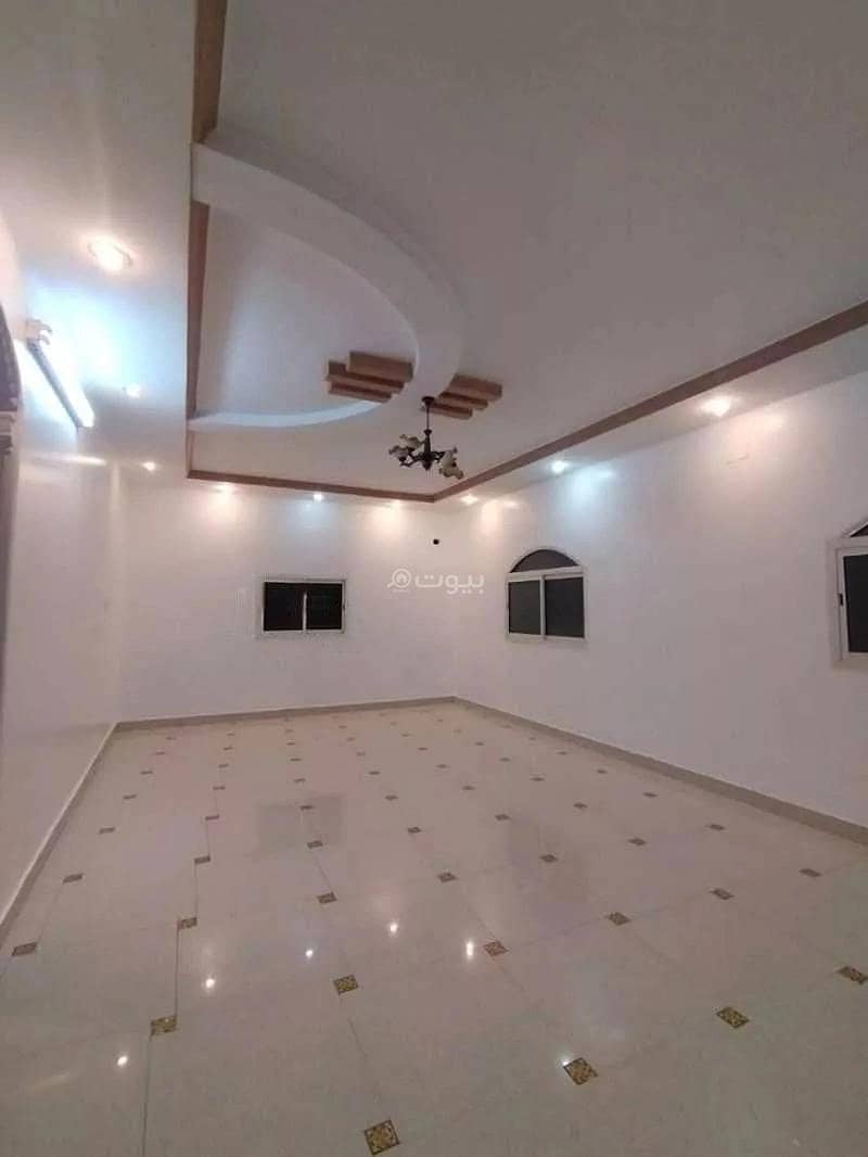 8 Rooms Villa For Rent on Yazeed Bin Muzaid Street, Riyadh