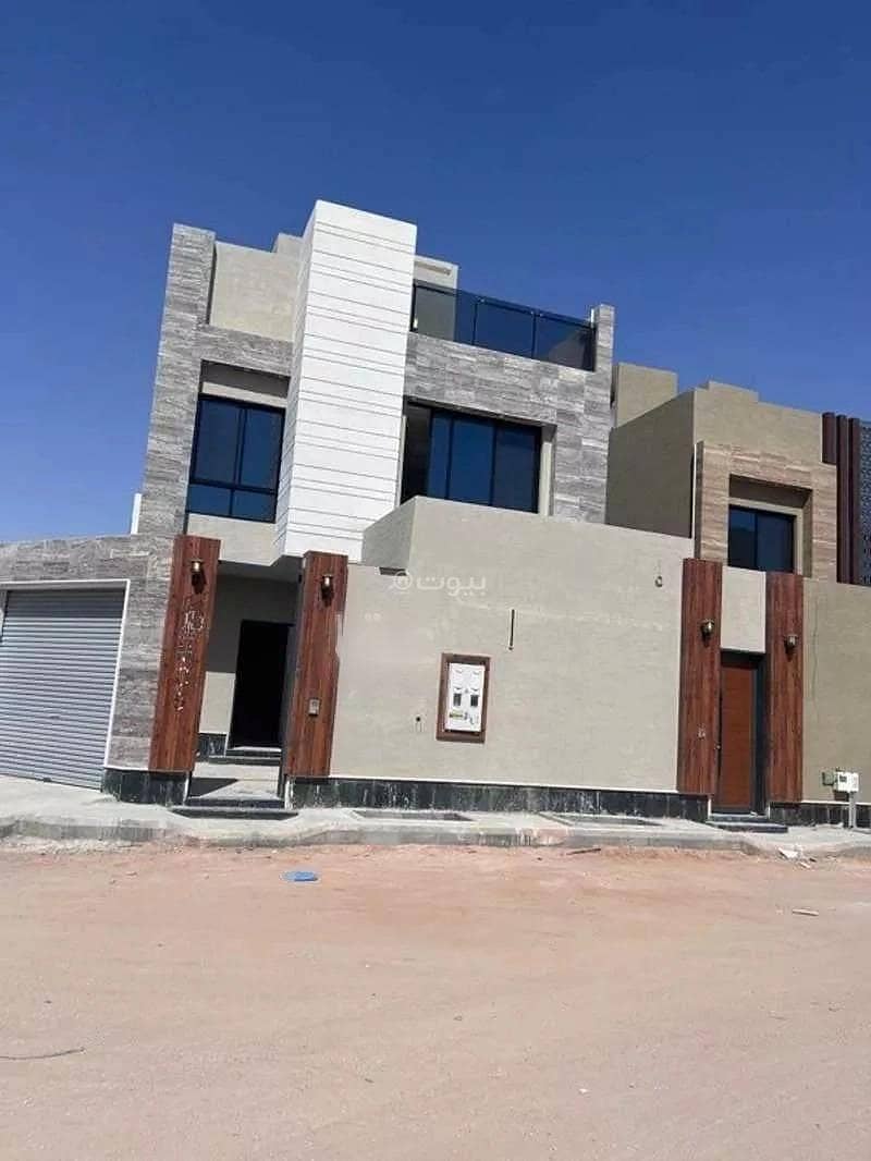 6 Rooms Villa For Sale on Musa bin Salem Al-Hajawi Street, Riyadh