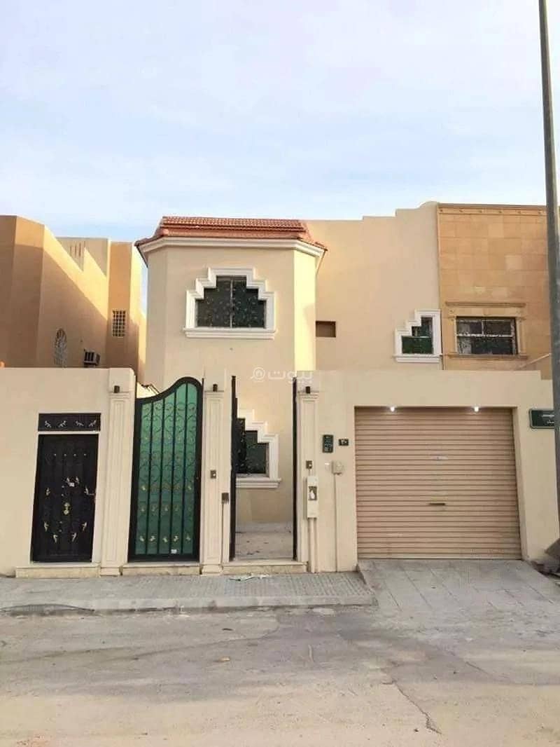 4 غرف دور للإيجار,  شارع النقيب، الرياض