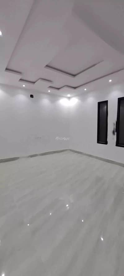 5 Bedroom Floor for Sale in Riyadh, Riyadh Region - 5-Rooms Dwelling For Sale 18 Street, Riyadh