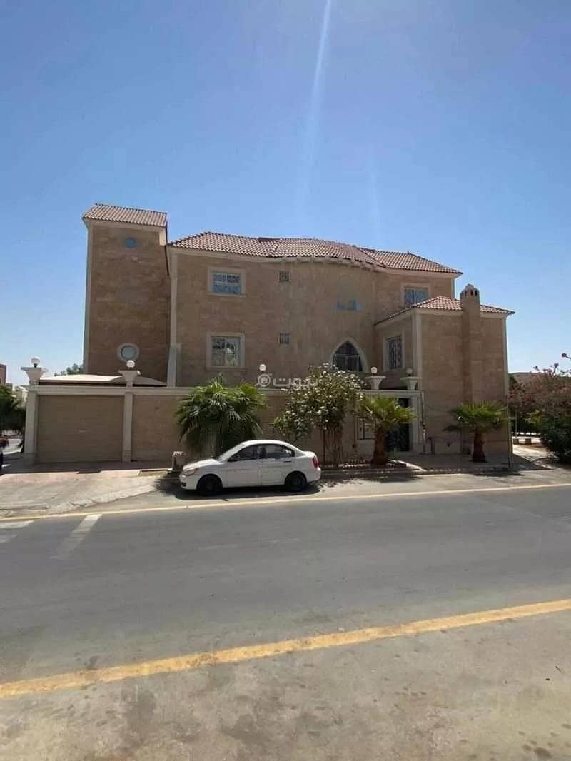 12 Rooms Villa For Sale on Street 20, Riyadh