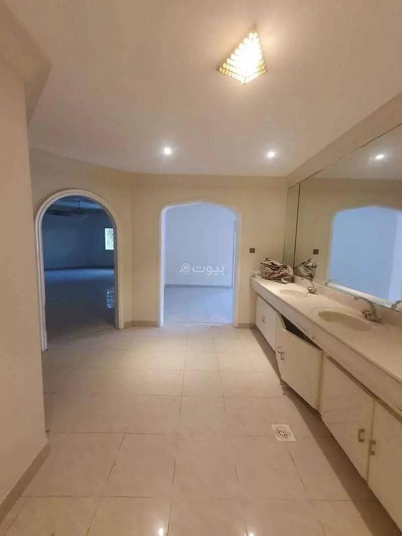 7 Rooms Villa For Sale on Khalid Bin Ubaidullah Street, Riyadh