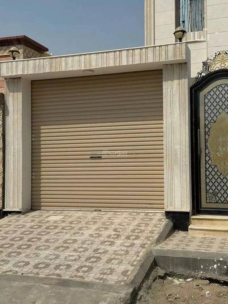 5 Bedrooms Villa For Sale in King Fahd Suburb, Dammam