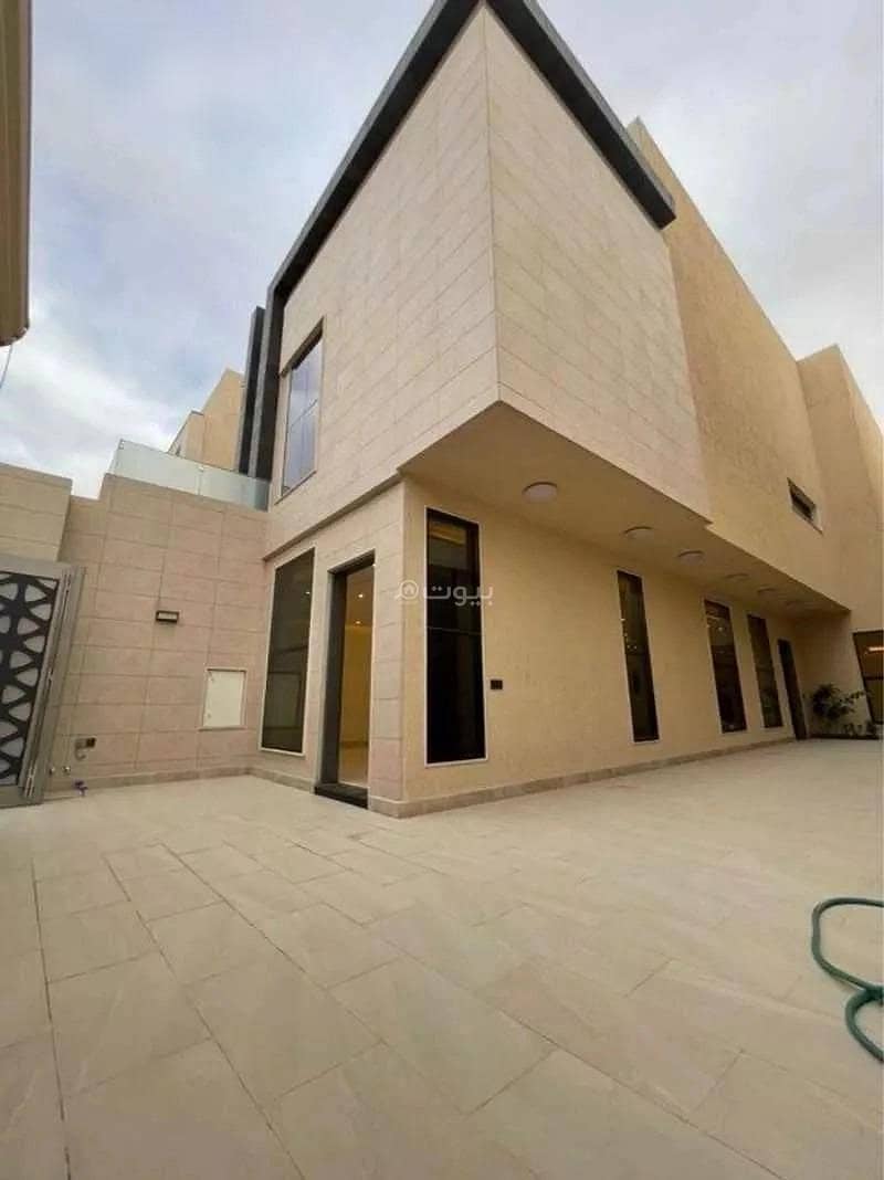 5 Rooms Villa For Sale on 15 Street, Riyadh