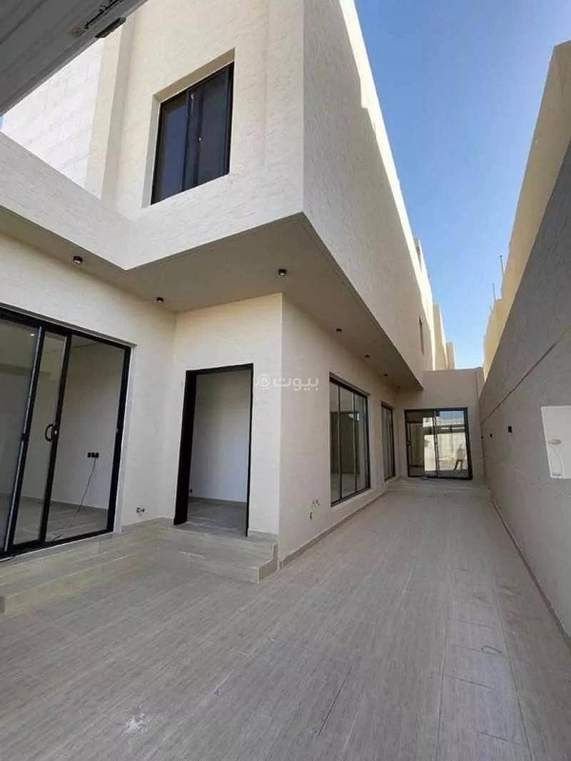7 Bedrooms Villa For Sale on Saud bin Mubarak Street, Riyadh