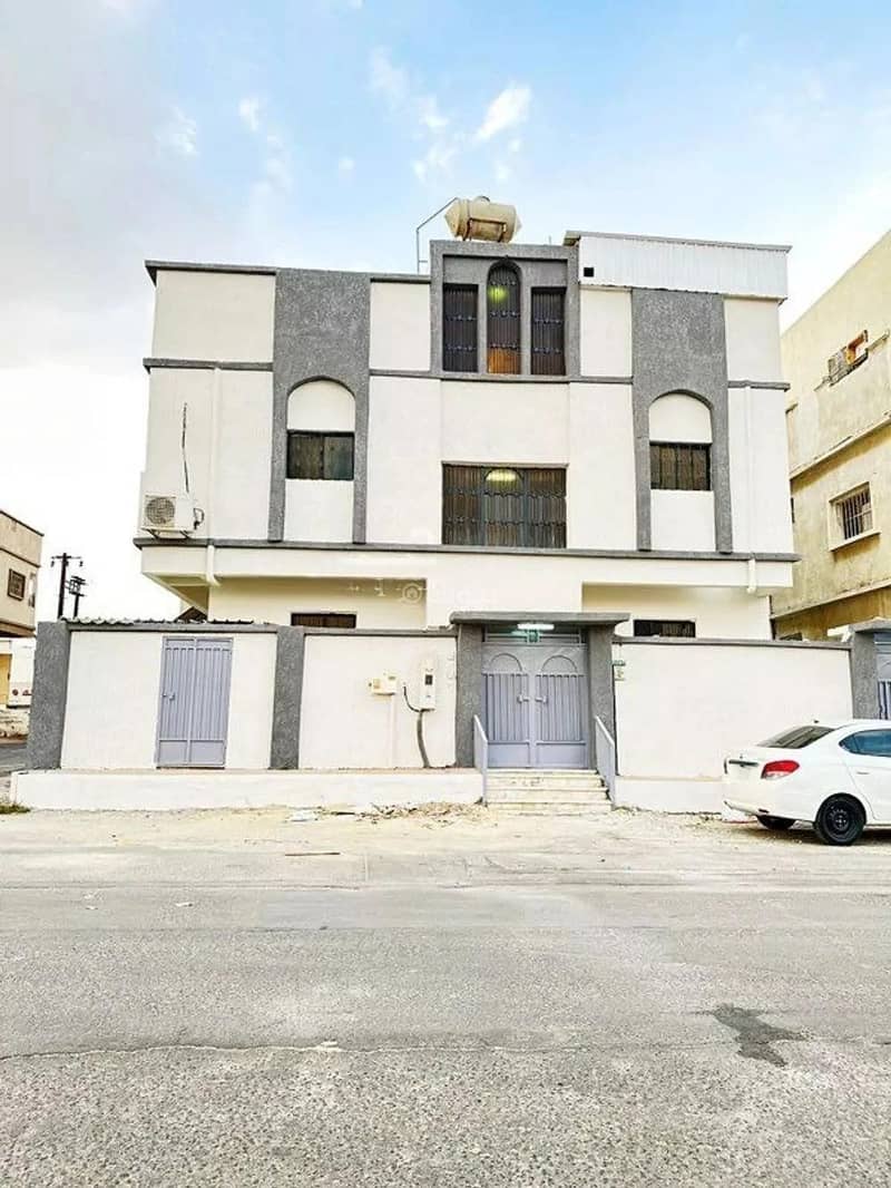 6 Rooms Building For Sale on King Fahd Street, Khamis Mushait