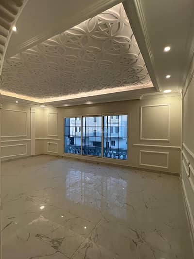 شقة 5 غرف نوم للبيع في الدمام، المنطقة الشرقية - Apartment for sale on Khair Street, Shula District, Dammam, Dammam