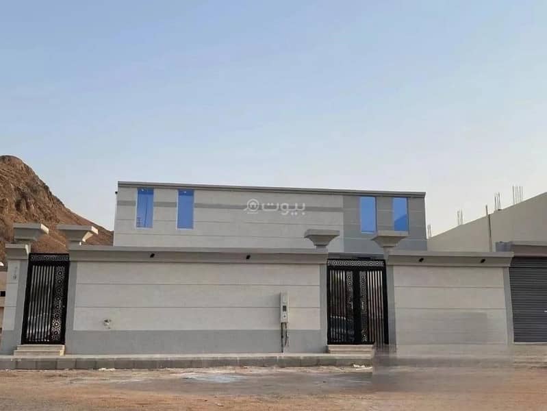 5 Bedrooms Villa For Sale in Industrial, Madina