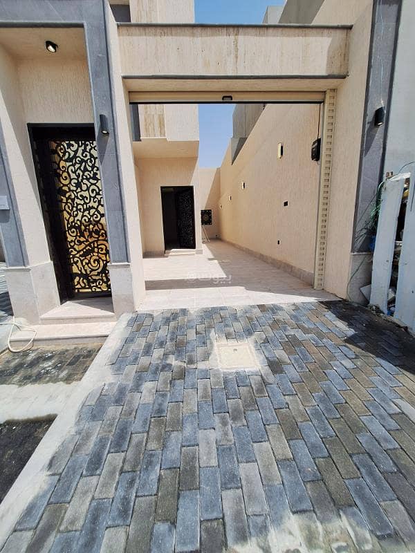 Floor For Sale in Al Maizilah, East Riyadh