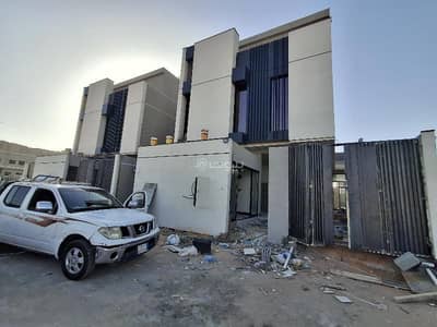6 Bedroom Villa for Sale in Riyadh, Riyadh Region - Villa For Sale with internal stairs in Al Munsiyah, East Al Riyadh