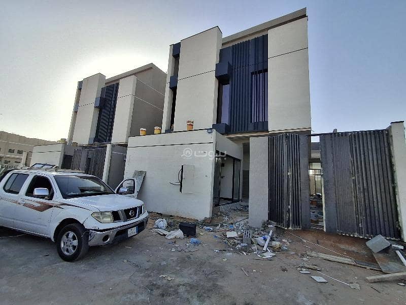 Villa For Sale with internal stairs in Al Munsiyah, East Al Riyadh