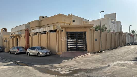8 Bedroom Villa for Sale in Riyadh, Riyadh Region - Villa for sale in King Fahd, North Riyadh