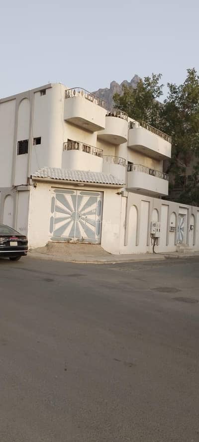 8 Bedroom Villa for Sale in Al Adel, Makkah - Villa For Sale in Al Adel, Makkah