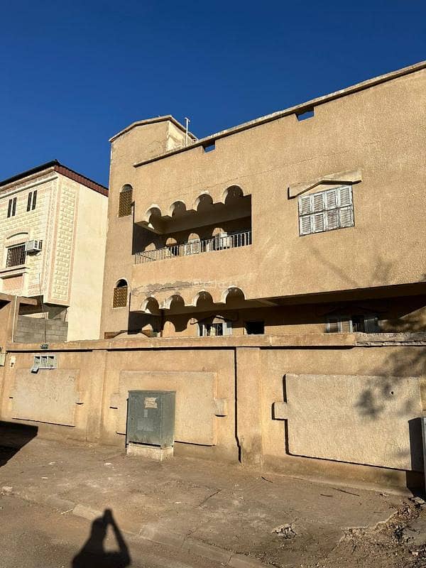 Commercial Building for Sale in Al Difa, Madina