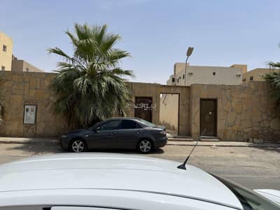 ارض تجارية 10 غرف نوم للبيع في الرياض، منطقة الرياض - أرض تجارية للبيع في طويق، غرب الرياض