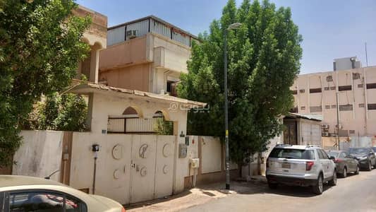 8 Bedroom Villa for Sale in Riyadh, Riyadh Region - Villa for sale in Al Malaz, East Riyadh