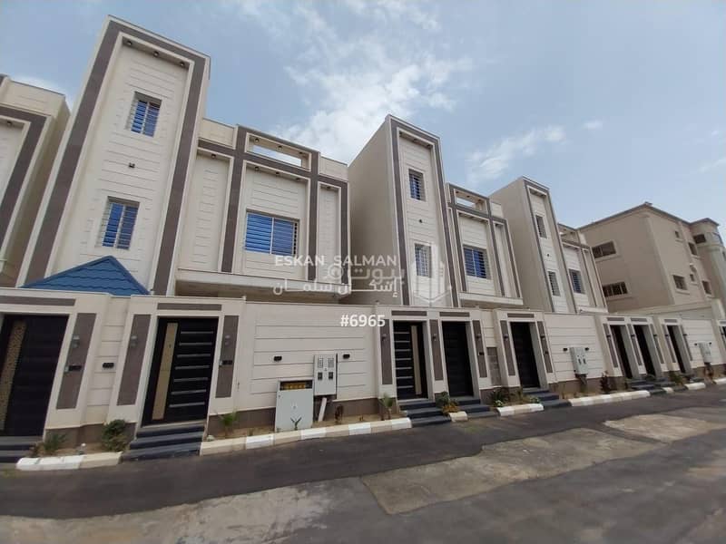 Roof Apartment for Sale in Al Jabal, Khamis Mushait