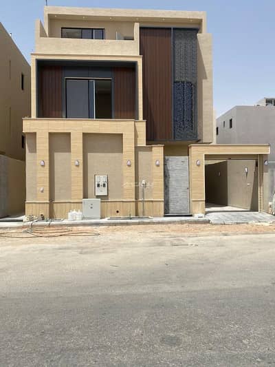 6 Bedroom Villa for Sale in East Riyadh, Riyadh - Villa with staircase and apartment for sale in Al-Mounisiyah neighborhood