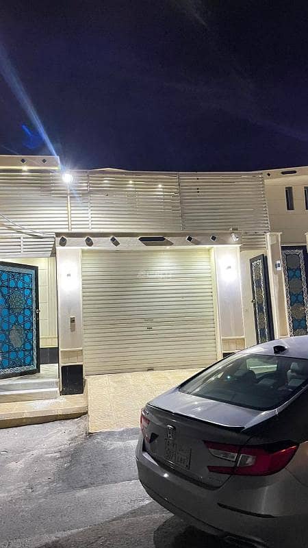 Villa for sale in Dhahrat Laban neighborhood, Riyadh