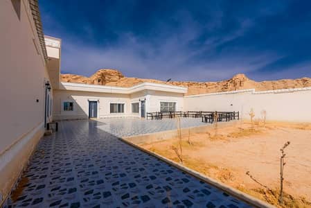 10 Bedroom Rest House for Sale in Qarih Dirab - Investment opportunity A distinctive rest house with a prime location and a large area for sale. Sale is by the highest offer, starting at two million.