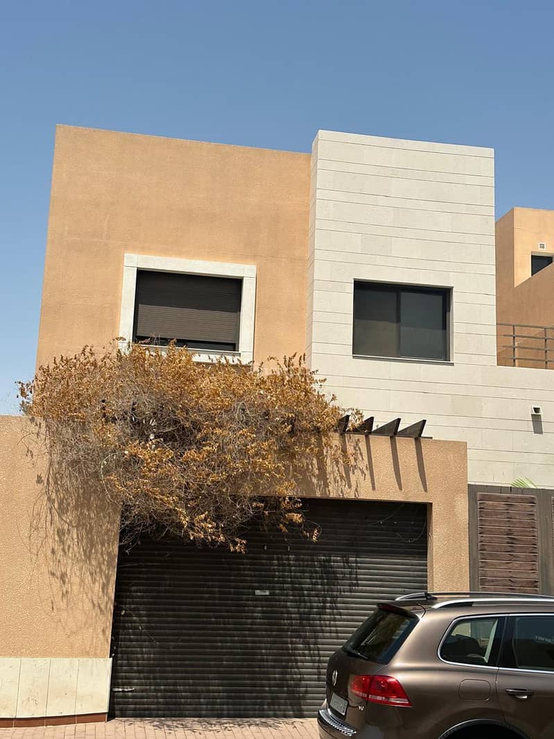 Villa for sale in Al Hamra district, central Jeddah