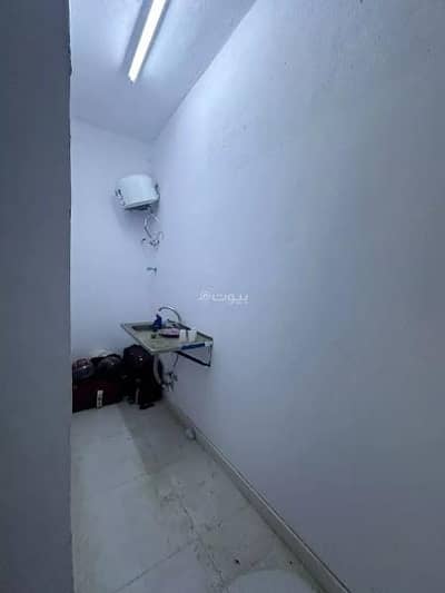 10 Bedroom Flat for Rent in East Riyadh, Riyadh - Apartment for rent on Imam Nassai Street, Ramal neighborhood, Riyadh, Riyadh Region