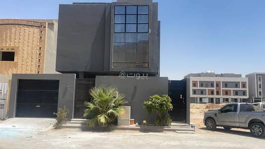 8 Bedroom Villa for Sale in North Riyadh, Riyadh - Villa and two apartments for sale in Al Nargis neighborhood