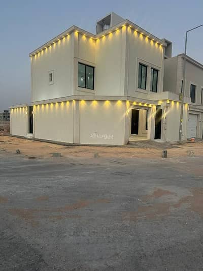 4 Bedroom Villa for Sale in East Riyadh, Riyadh - Corner villa for sale in Al Janaderiyah district