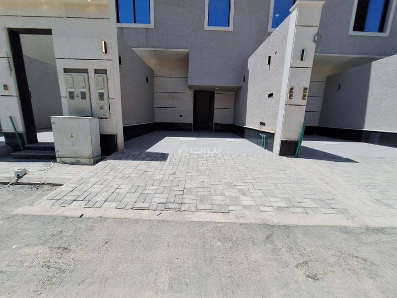 Upper floor with 5 bedrooms annex for sale in Al Qadisiyah, Riyadh